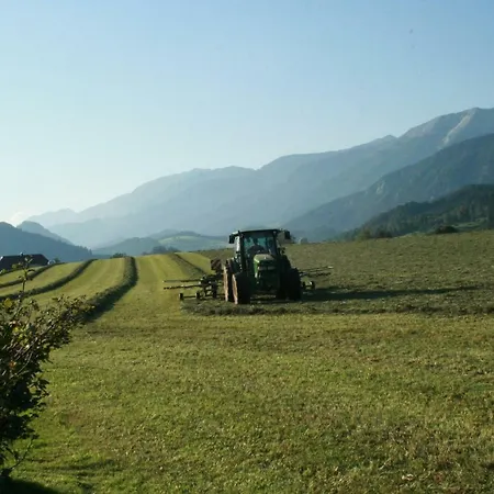 Karin Und Florian Gressenbauer *