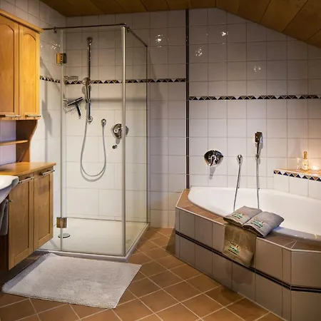 Karin Und Florian Gressenbauer *